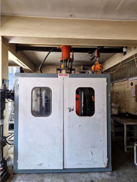 Özgür Makina 4 kg lık Akümülatör Kafa Plastik Şişirme