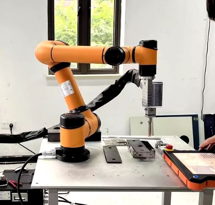 AUBO İ5 - 2024 MODEL / SIFIR - KAYNAK, PALETLEME, MONTAJ VE BESLEME KOLABORATİF ROBOT / COBOT