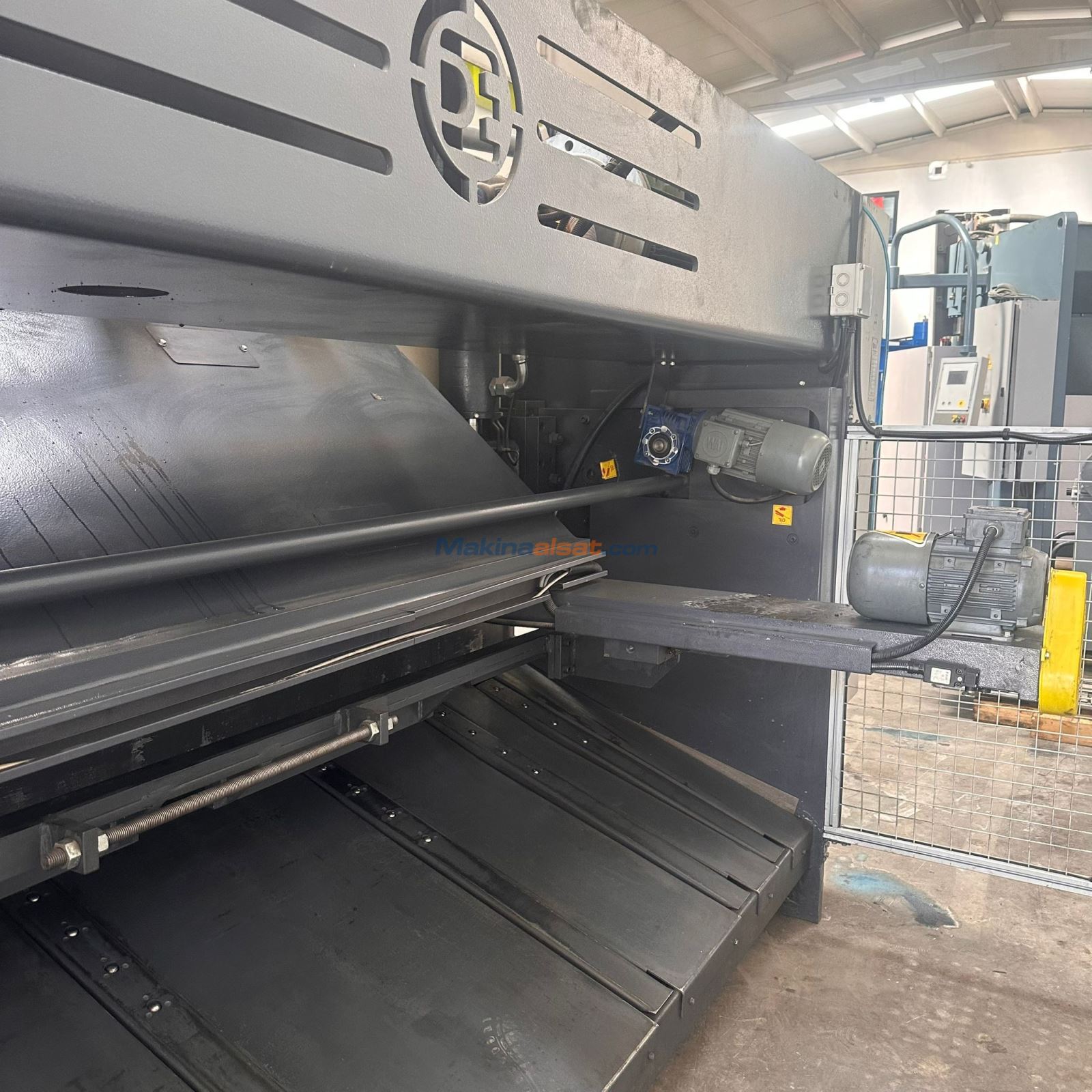 DENER MARKA 3000 x 6 MM CNC HİDROLİK GİYOTİN MAKAS