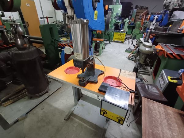 2 Ton Elektrikli Perçin Çakma Pres