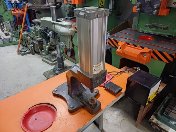 2 Ton Elektrikli Perçin Çakma Pres
