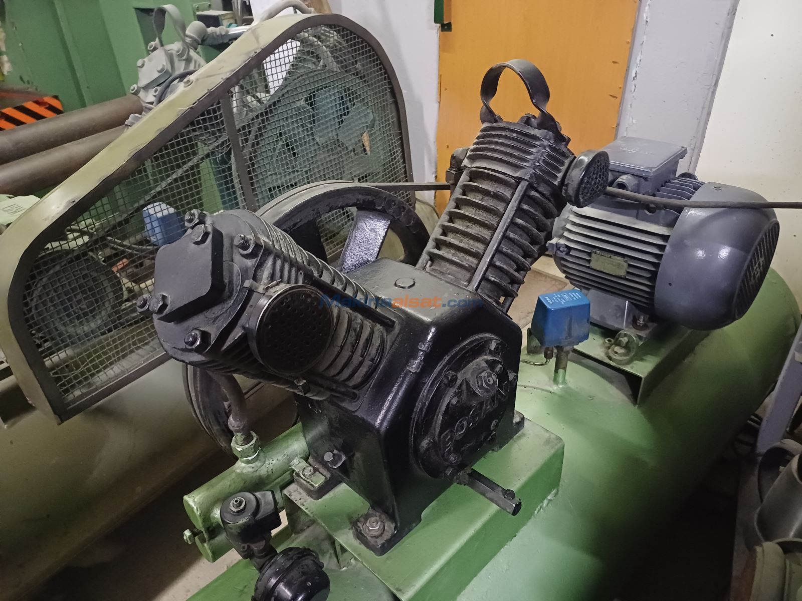300 LİTRE BOSAN KOMPRESÖR