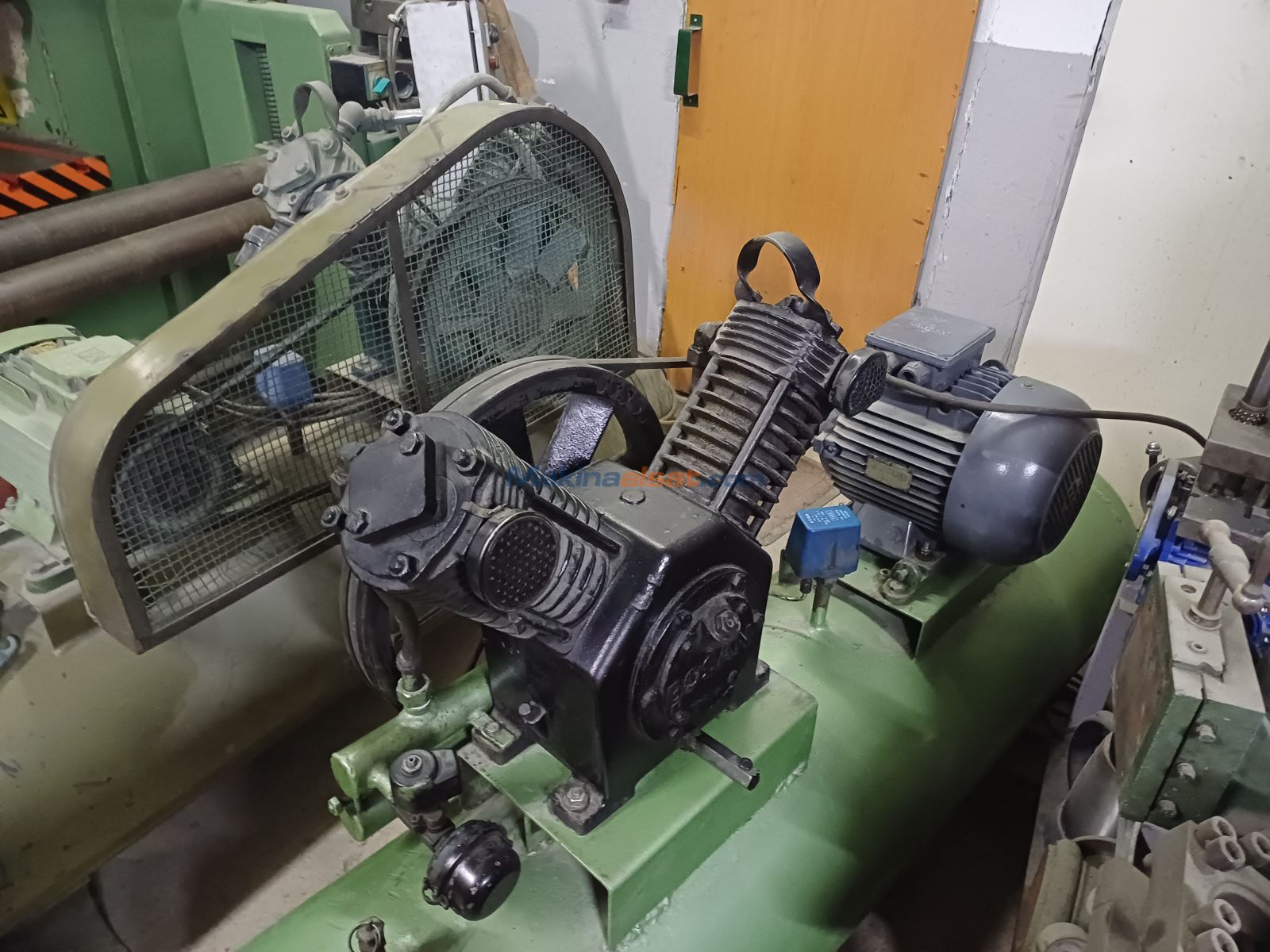 300 LİTRE BOSAN KOMPRESÖR