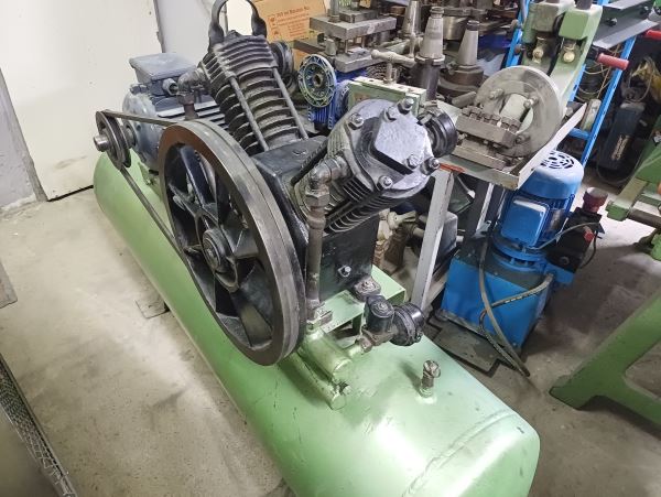 300 LİTRE BOSAN KOMPRESÖR