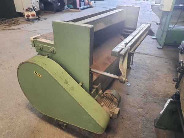 Baykal 1260 x 2.5 mm Motorlu Giyotin Makas