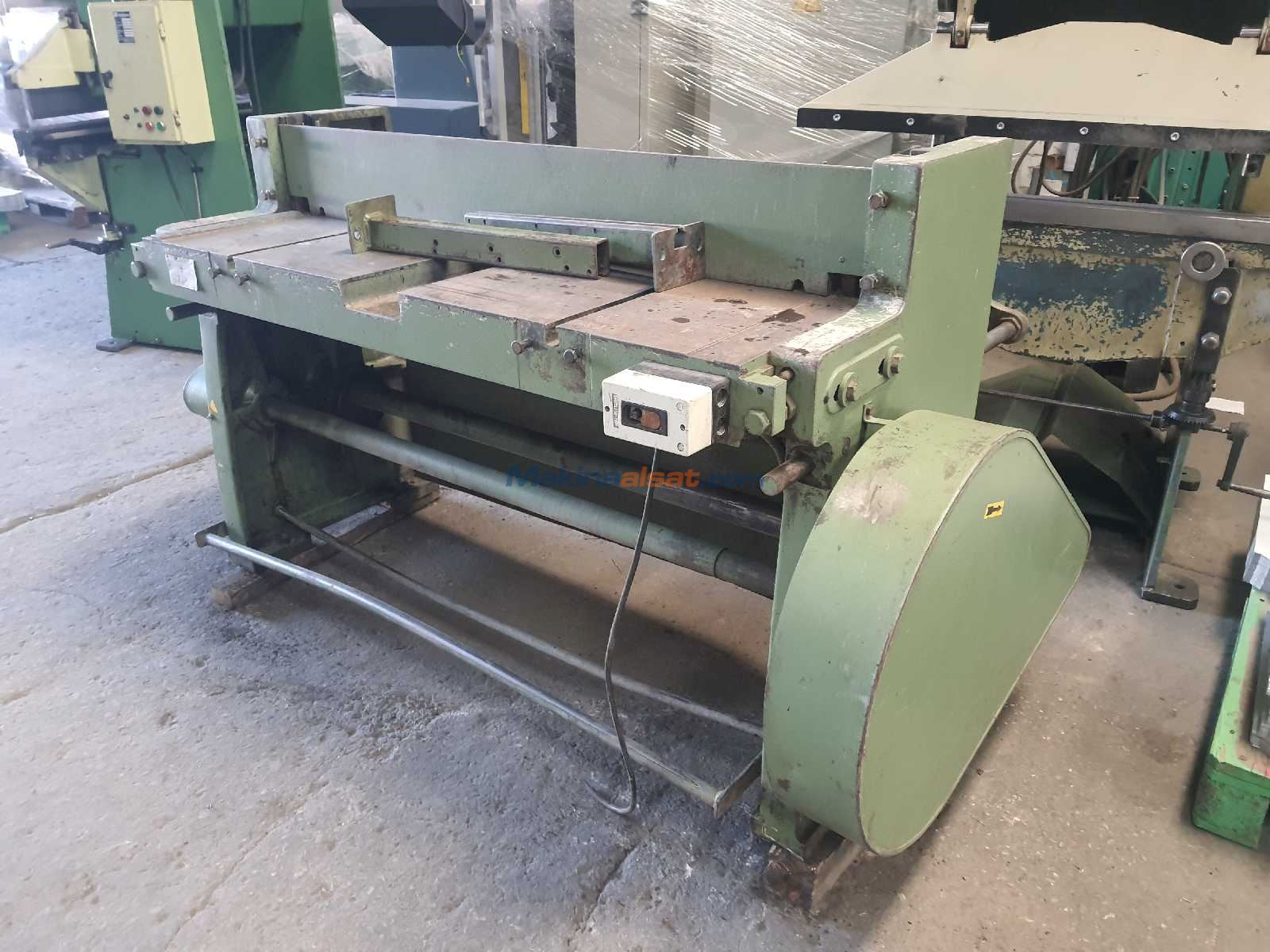 Baykal 1260 x 2.5 mm Motorlu Giyotin Makas
