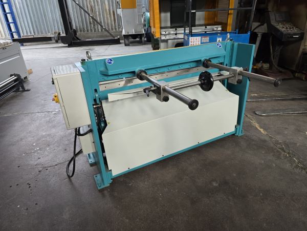 1300 x 2,5 MM REDÜKTÖRLÜ GİYOTİN MAKAS