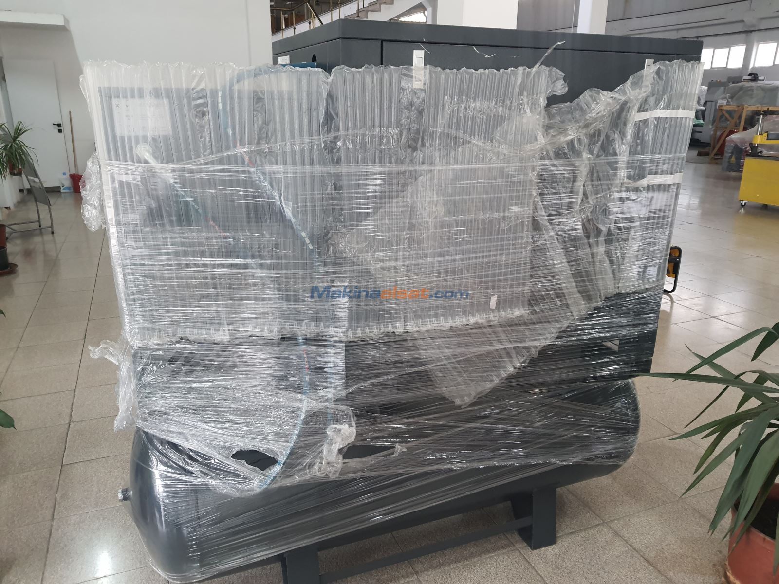 Stok Yeni İzkomp 15 kW Vidalı Kompresör