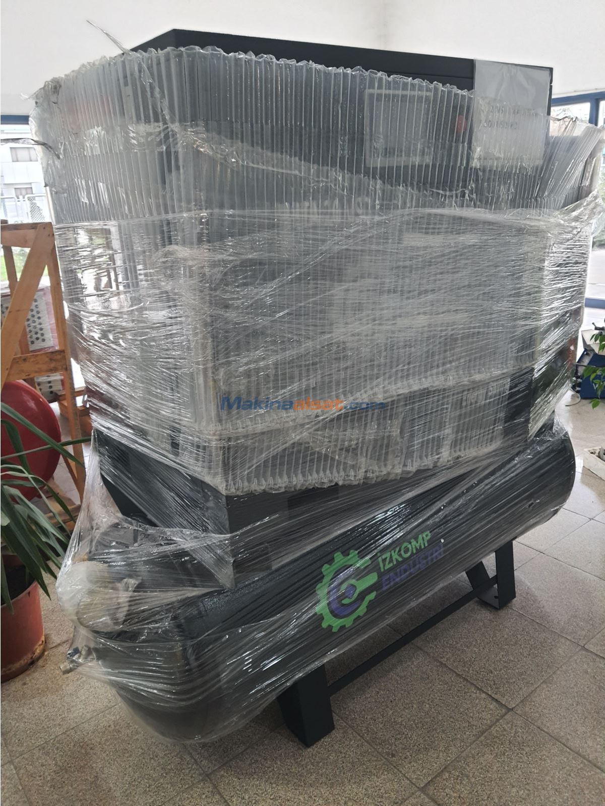 Stok Yeni İzkomp 15 kW Vidalı Kompresör