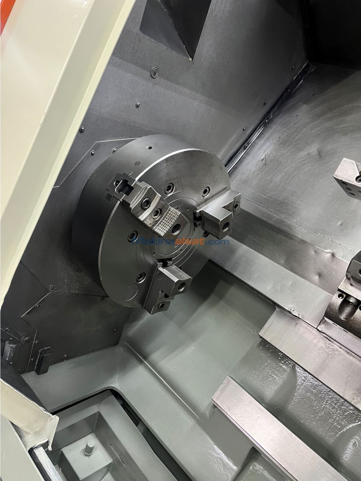 TAYVAN malı VİCTOR VT 46 x 1700 mm CNC TORNA