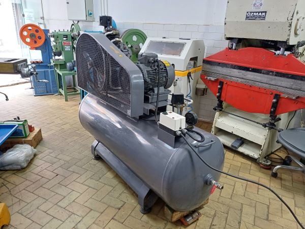 500 LİTRE ÖZEN  TК-500/3X110  PİSTONLU  KOMPRESÖR