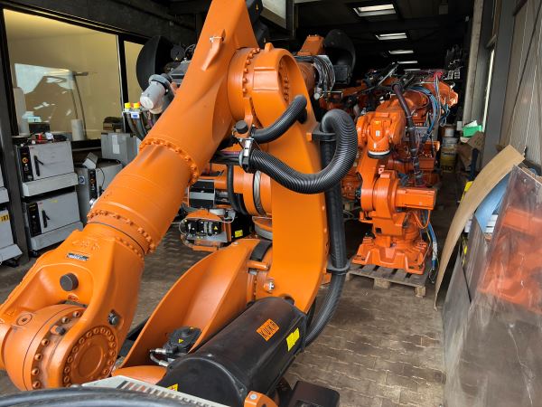 KUKA KR210 L180-2 K 2000 KRC2 ED05