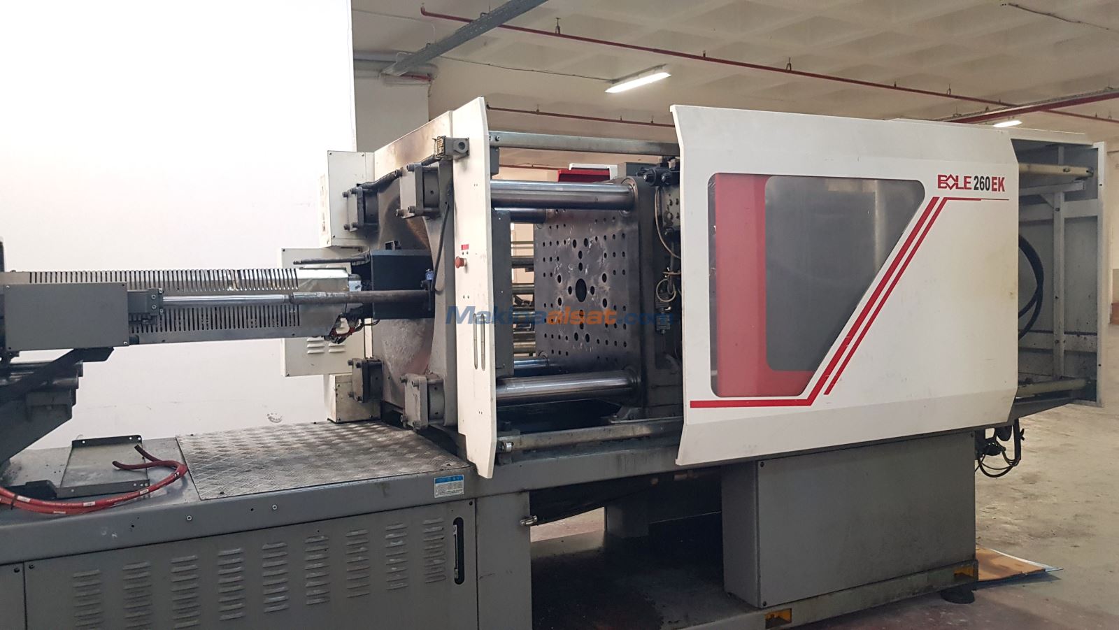 SERVO BOLE 260 TON PLASTİK ENJEKSİYON