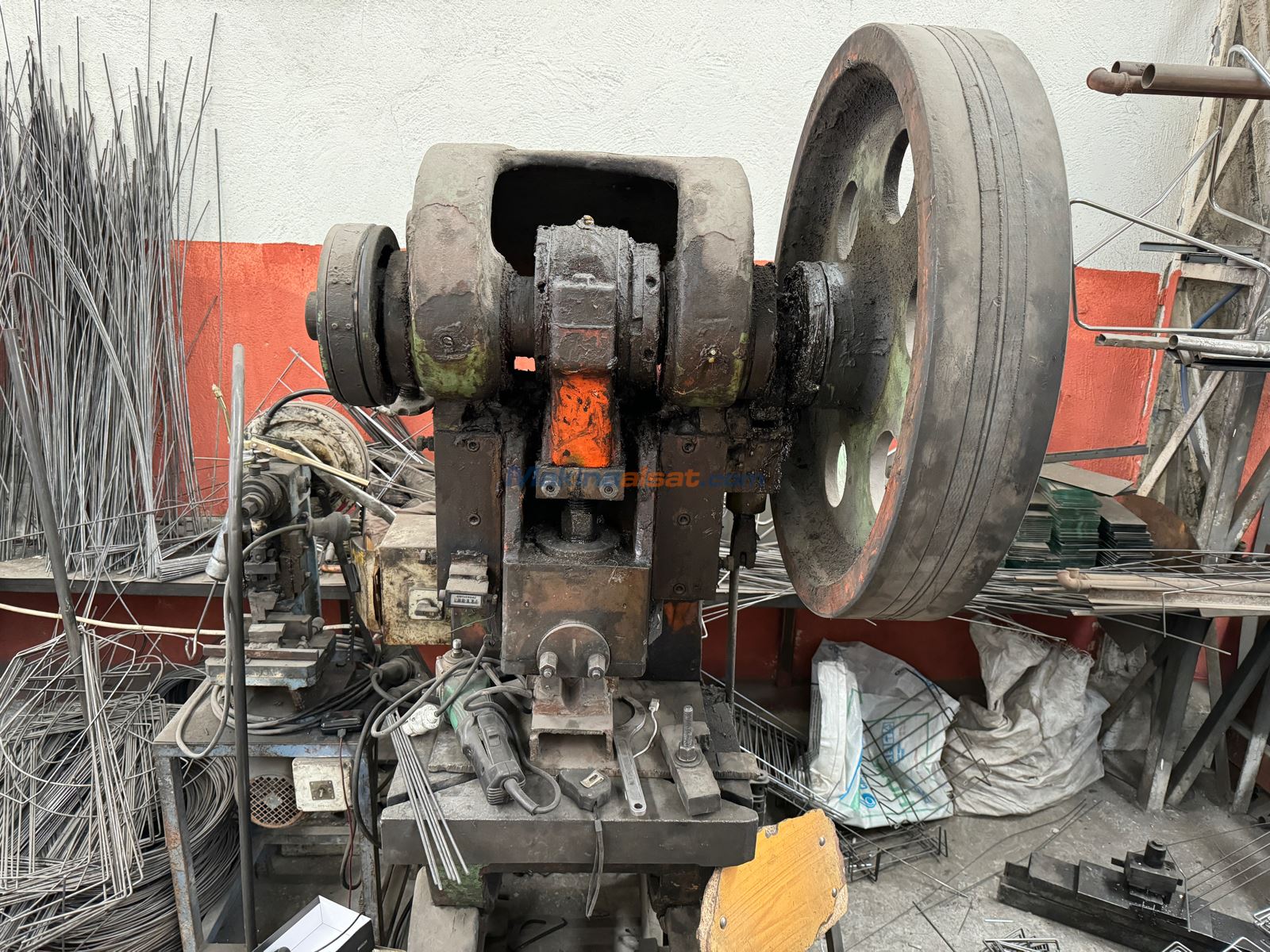 25 TON EKSANTRİK PRES DİŞLİ VE MEKANİK AKSAMI AŞINMAMIŞ MAKİNA