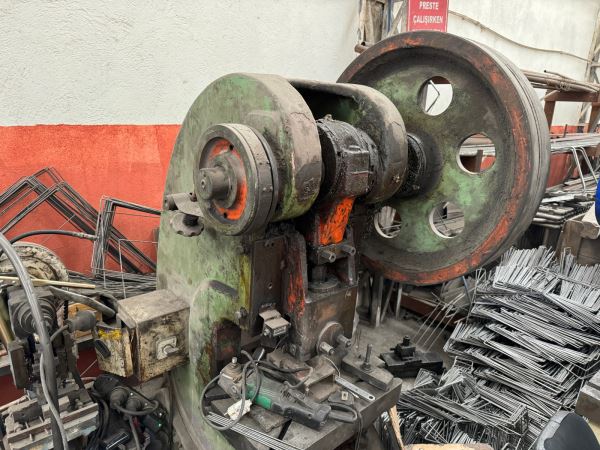 25 TON EKSANTRİK PRES DİŞLİ VE MEKANİK AKSAMI AŞINMAMIŞ MAKİNA