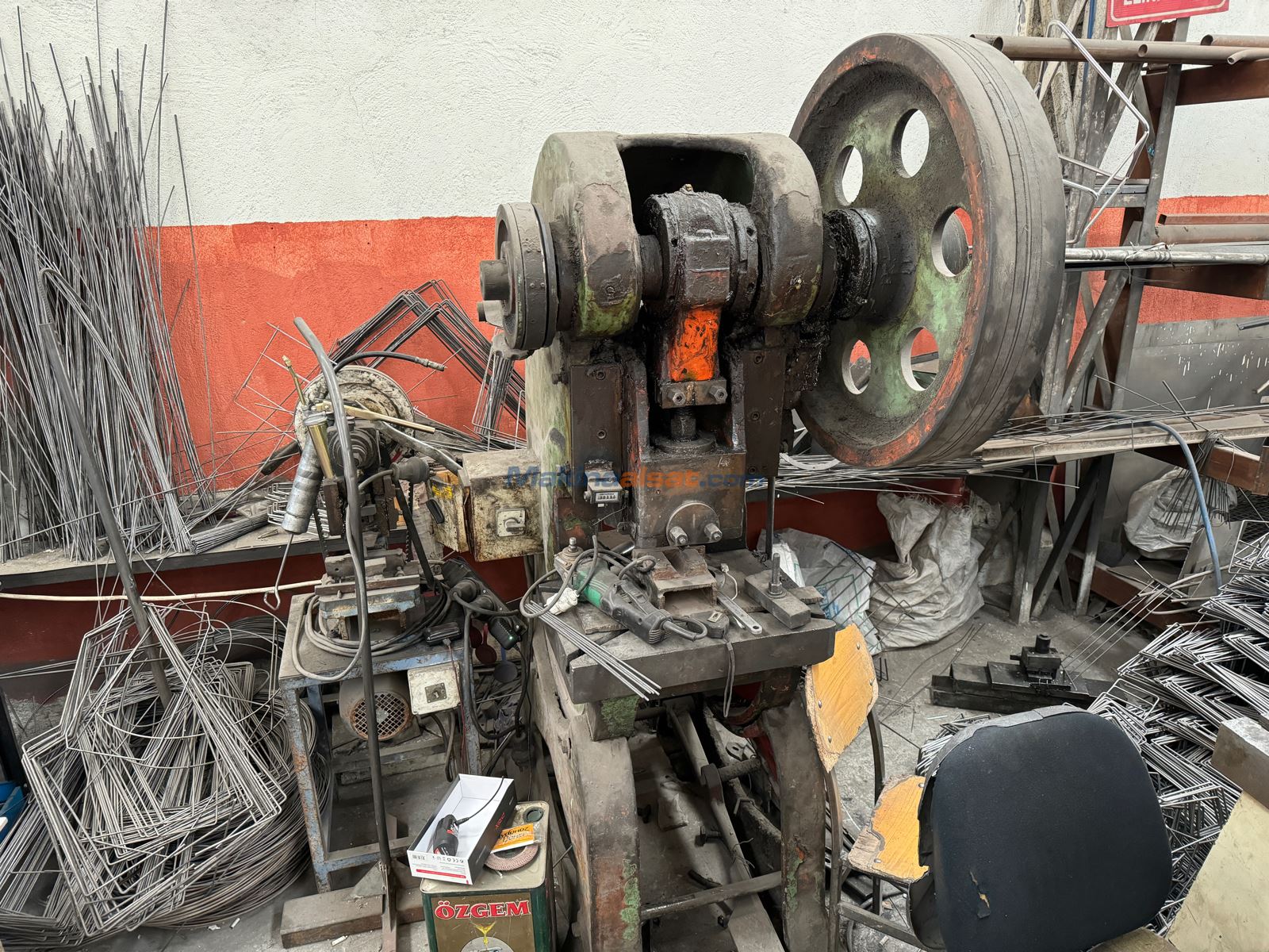 25 TON EKSANTRİK PRES DİŞLİ VE MEKANİK AKSAMI AŞINMAMIŞ MAKİNA
