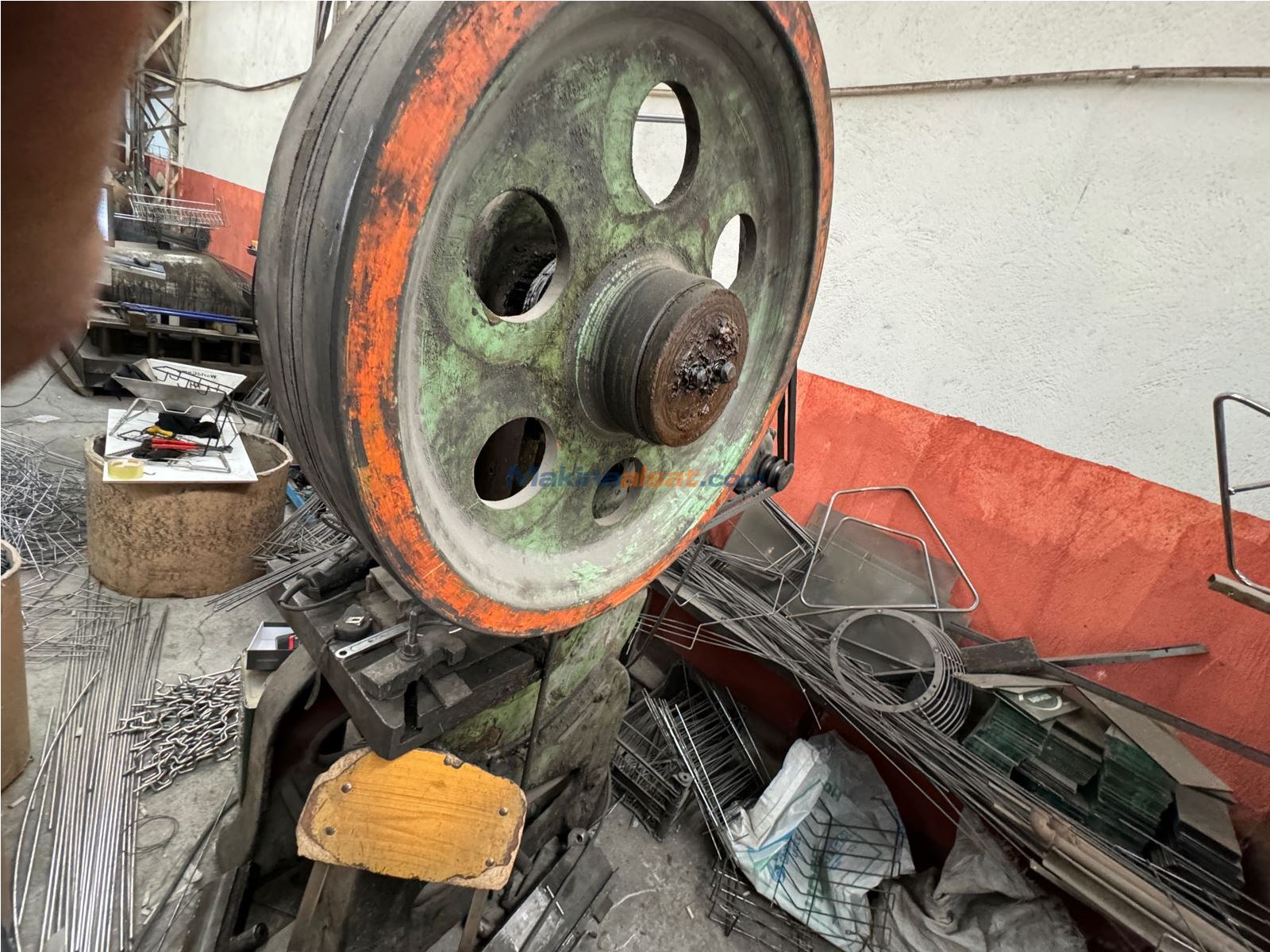 25 TON EKSANTRİK PRES DİŞLİ VE MEKANİK AKSAMI AŞINMAMIŞ MAKİNA