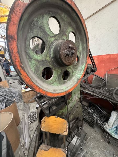 25 TON EKSANTRİK PRES DİŞLİ VE MEKANİK AKSAMI AŞINMAMIŞ MAKİNA