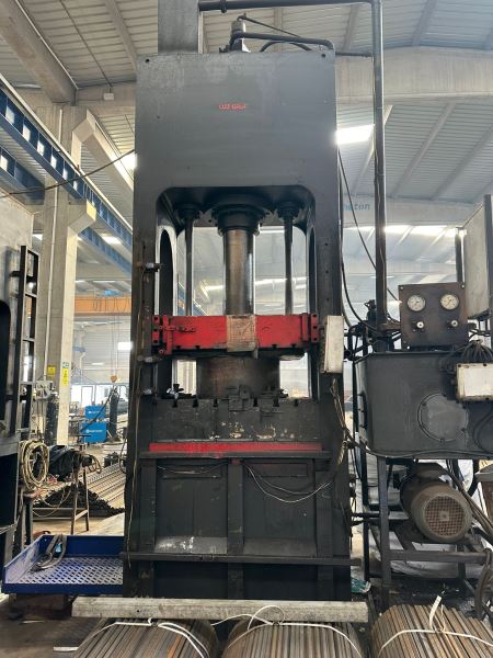 300 TON H TİPİ HİDROLİK SIVAMA PRESİ