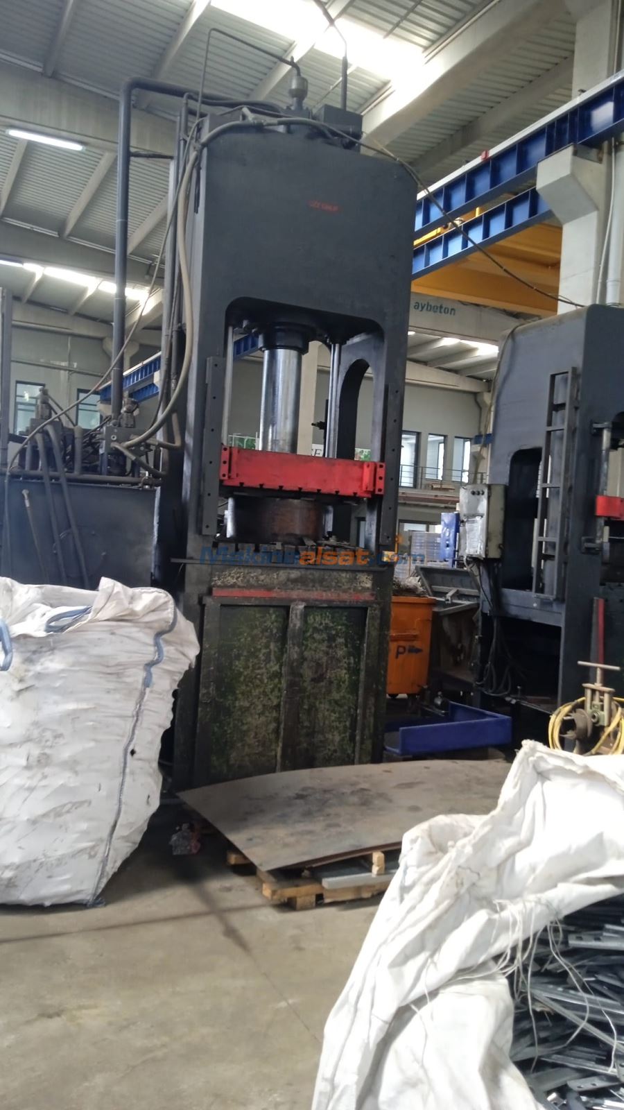 300 TON H TİPİ HİDROLİK SIVAMA PRESİ