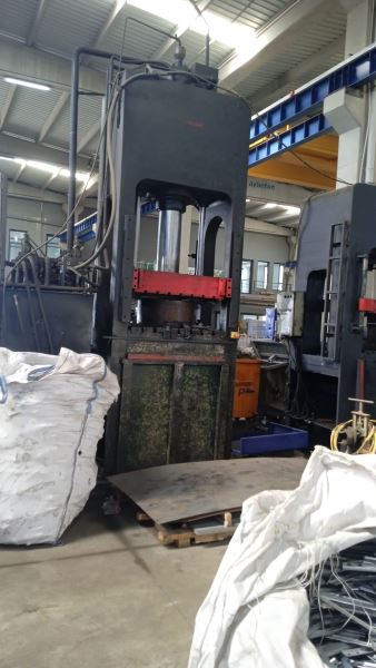 300 TON H TİPİ HİDROLİK SIVAMA PRESİ