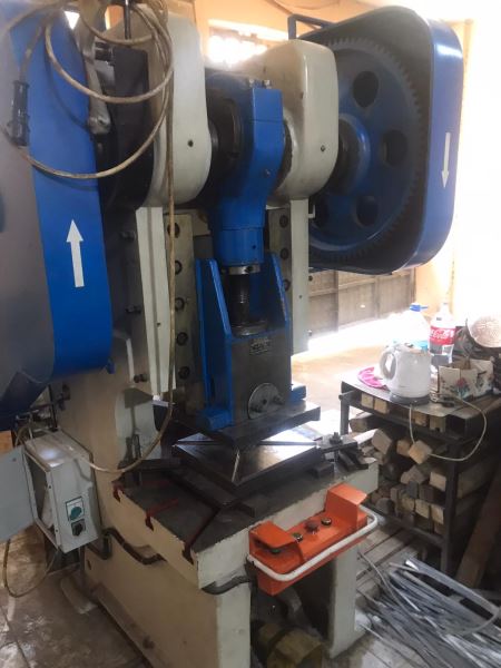 80 Ton Eksantrik Pnömatik El ve Ayak Pedallı Full Sıfır Revizyonlu Pres