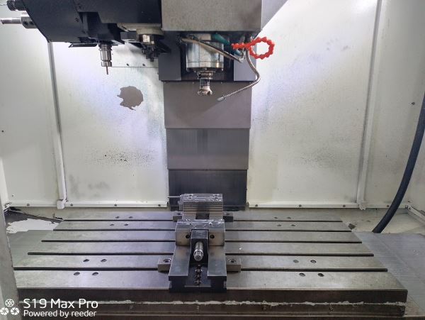 3 EKSEN SMTCL İ5M4 CNC DİK İŞLEME MERKEZİ
