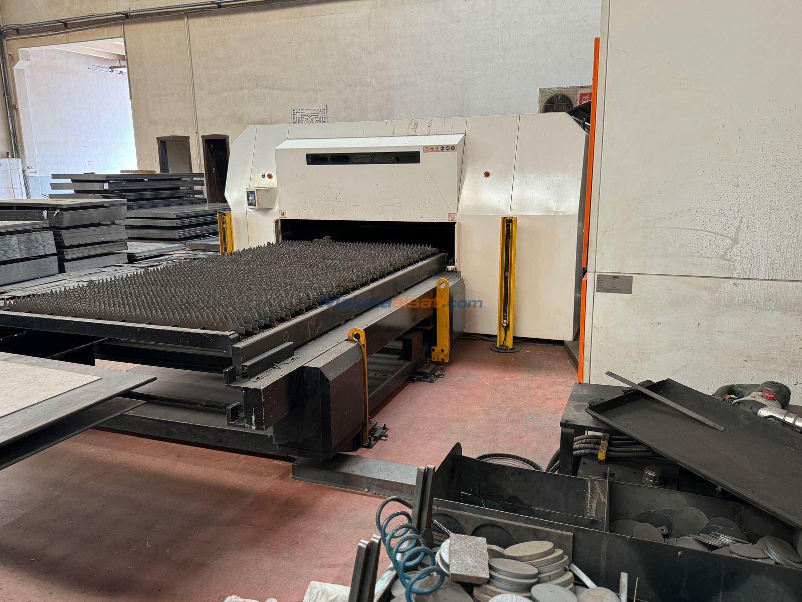 ERMAKSAN 4 kW YEDEK TABLALI LAZER KESİM