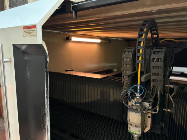ERMAKSAN 4 kW YEDEK TABLALI LAZER KESİM