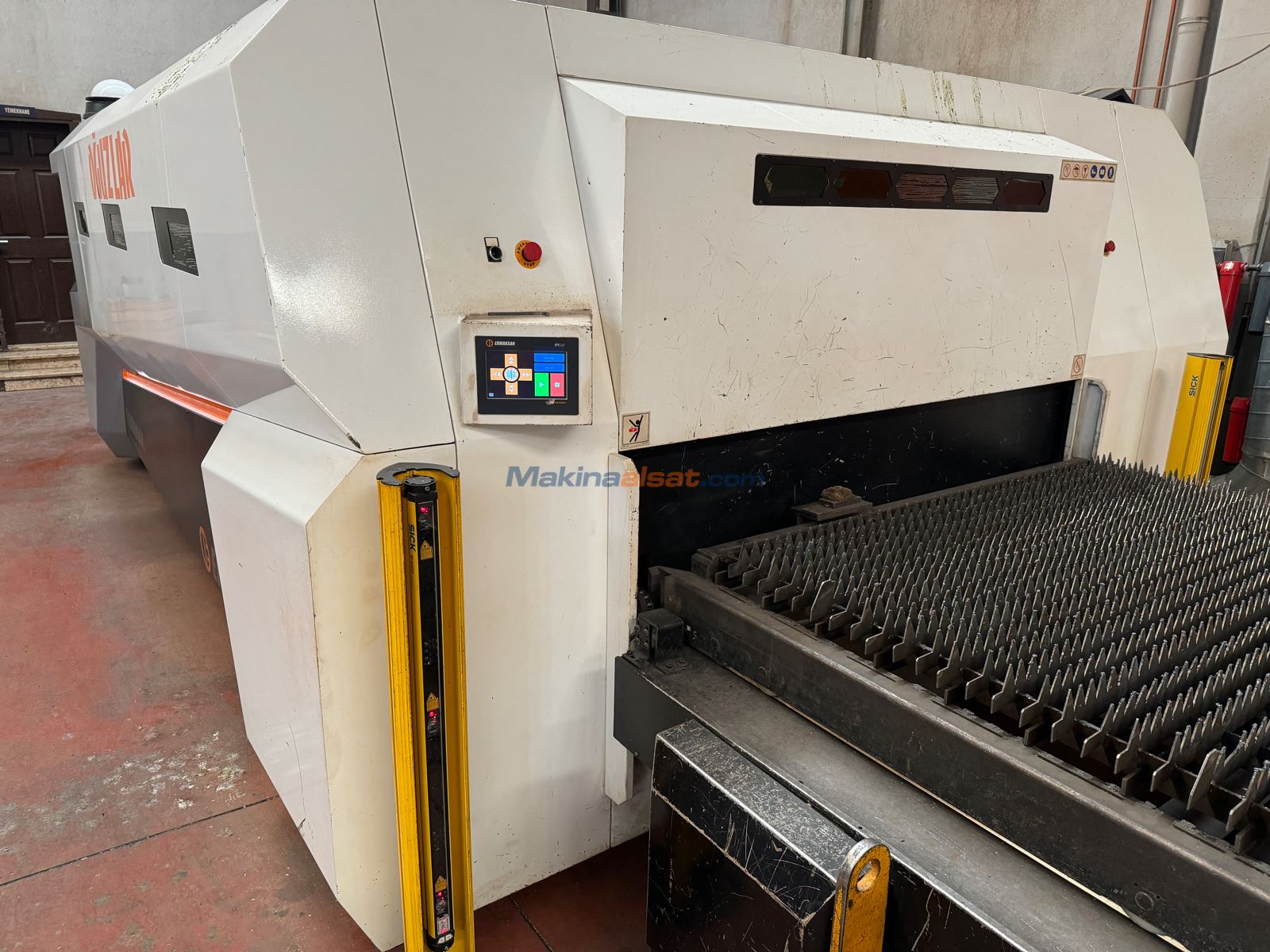 ERMAKSAN 4 kW YEDEK TABLALI LAZER KESİM