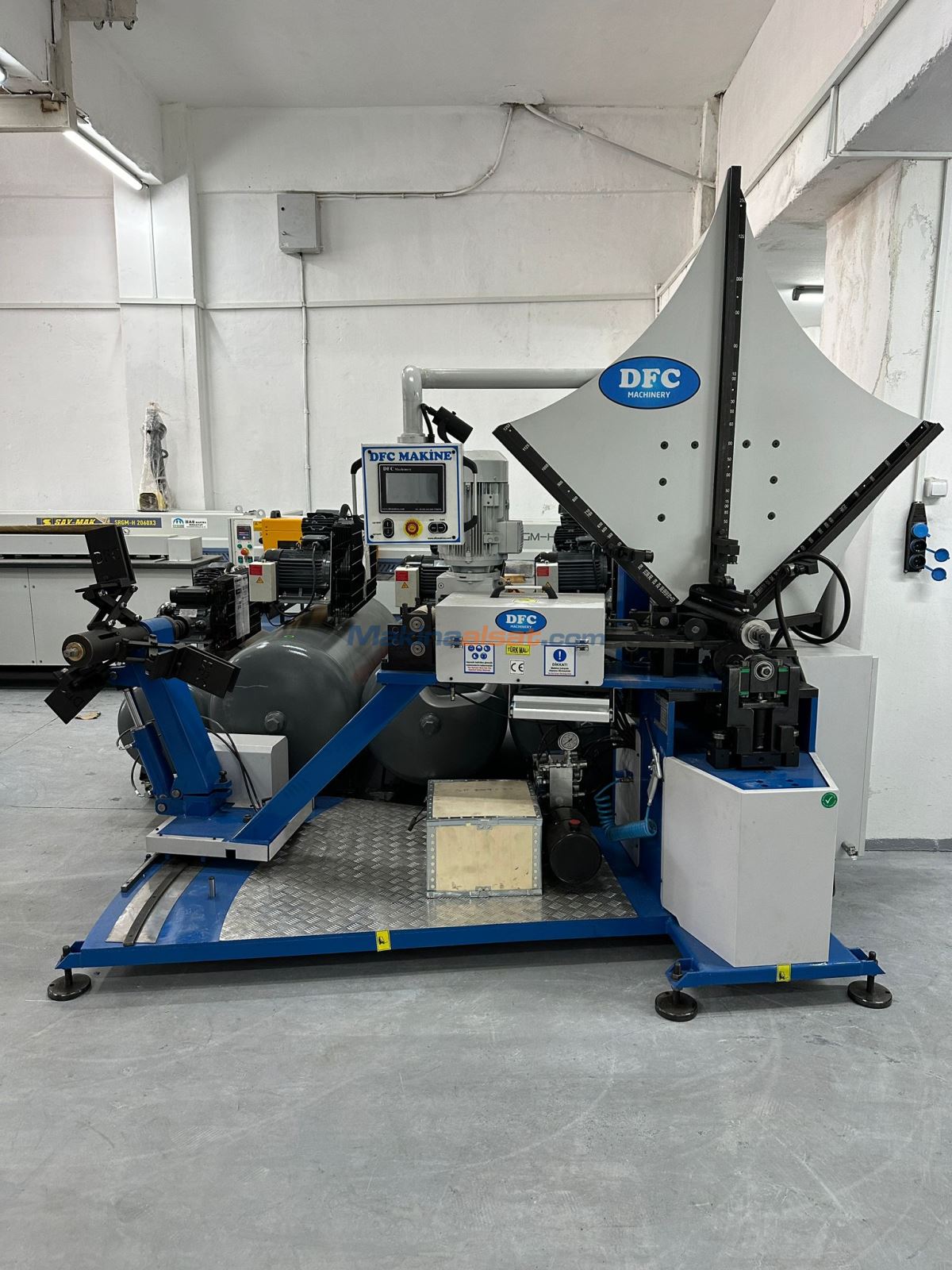 YUVARLAK (SPİRO) KANAL MAKİNASI DFC