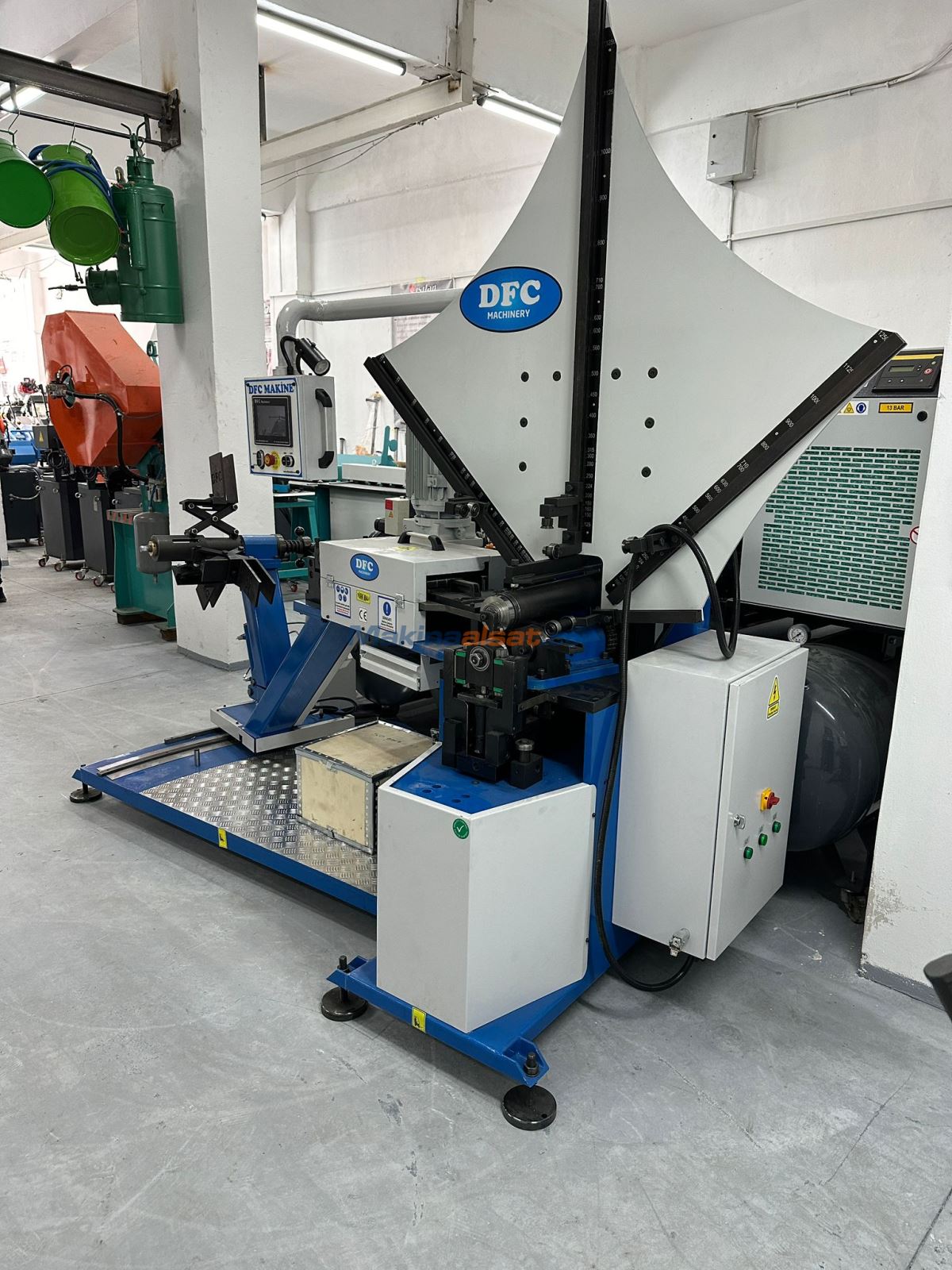 YUVARLAK (SPİRO) KANAL MAKİNASI DFC