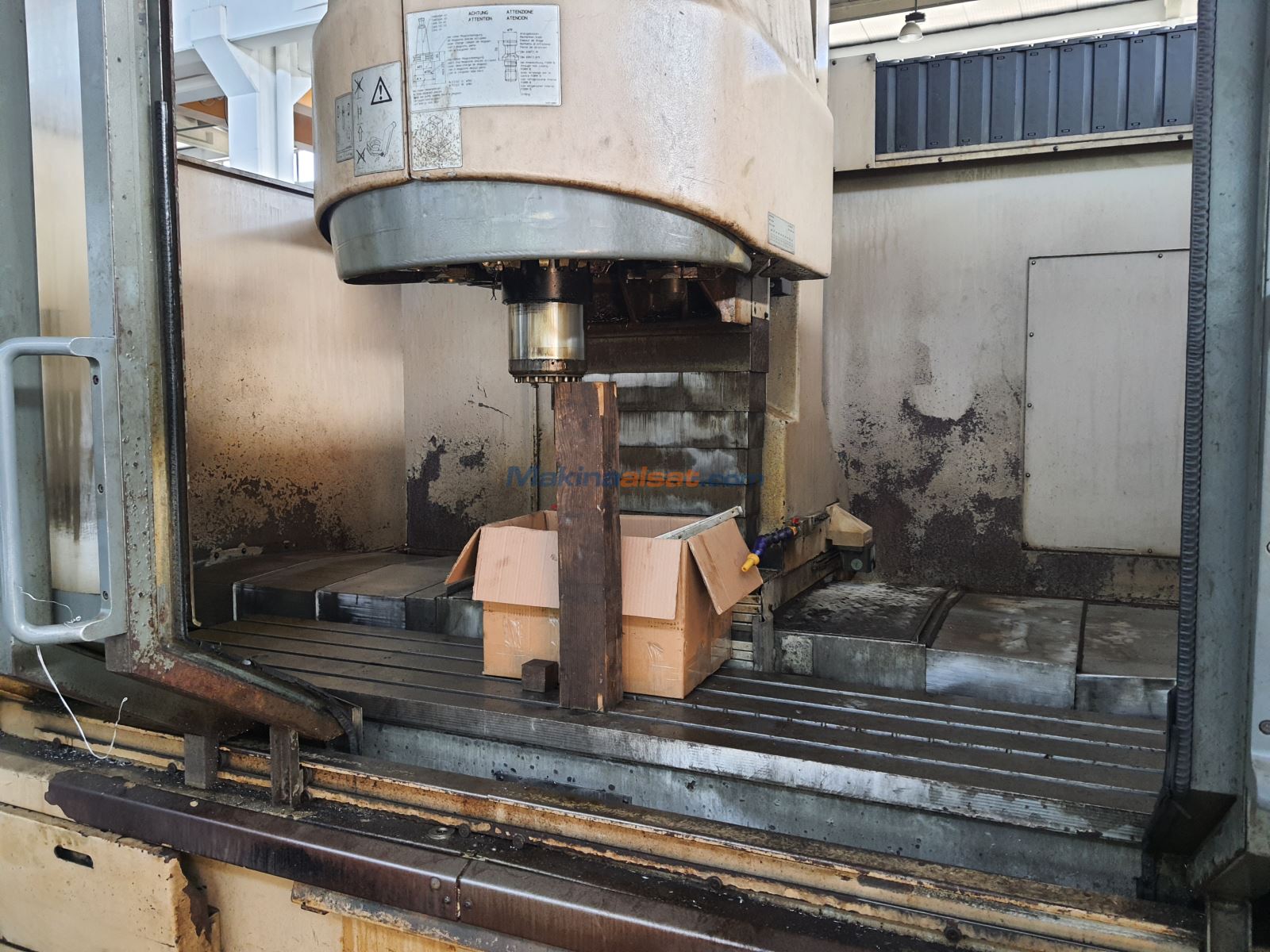 Satılık ikinci el Chiron FZ 18 L CNC Dik İşleme Merkezi CNC Dik