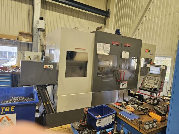 QUASER MV205CPL/7.5 DİVİZÖRLÜ 2012 MODEL QUASER DİK İŞLEME MERKEZİ