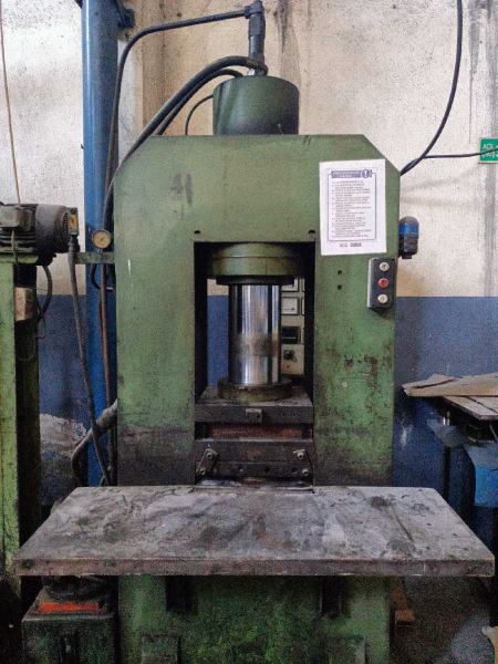 İmbat 250 Ton 400x400 mm Rezistanslı Hidrolik Kauçuk Presi