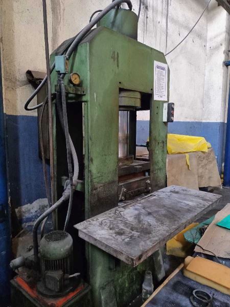 İmbat 250 Ton 400x400 mm Rezistanslı Hidrolik Kauçuk Presi