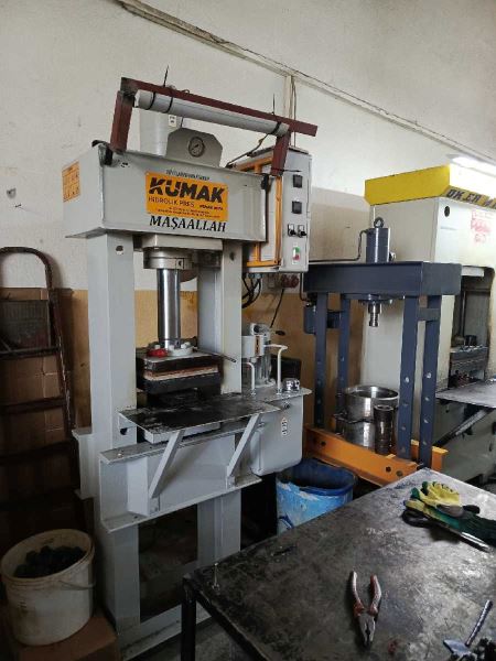 Kumak Markalı 80 Ton Sıcak Kauçuk Presi