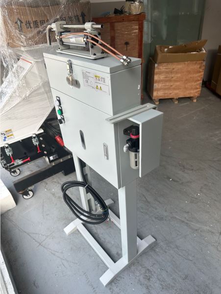 METAL ENJEKSİYON PİSTON UCU DAMLA YAĞLAMA ROBOTU