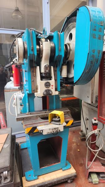 2015 MODEL TUNÇ 35 TON MEKANİK KAVRAMALI EKSANTRİK PRES