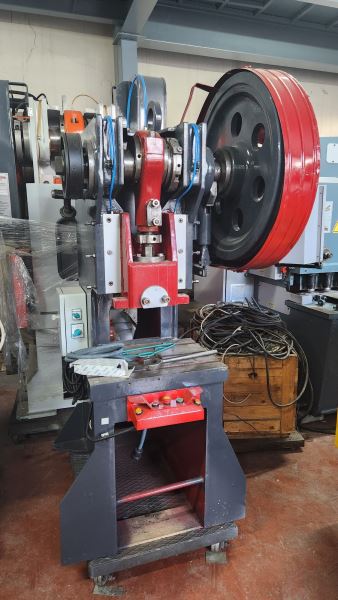KULLANILMIŞ ÇELİK GÖVDE 35 TON EKSANTRİK PRES