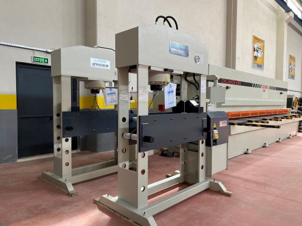 ŞAHİNLER DPM-K 1070-100 TON HİDROLİK DOĞRULTMA PRESİ