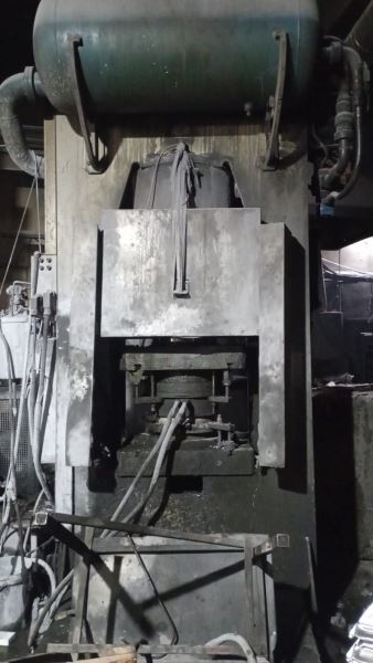 2 ADET 400 TON DİKEY ENJEKSİYON PRESİ