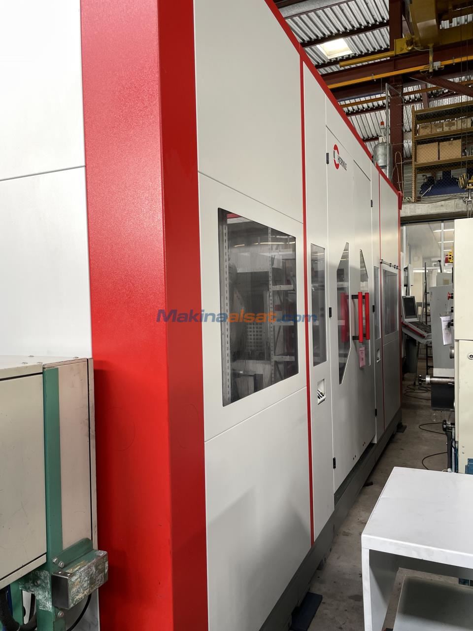 KUKA KR 240 L210-2 2000 Robot