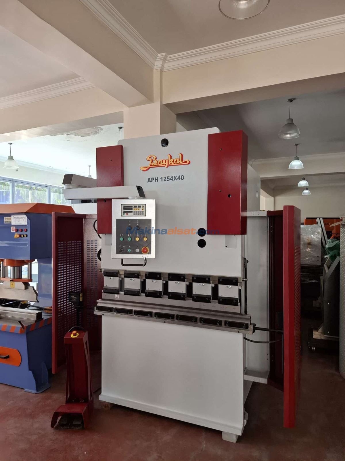 2012 MODEL BAYKAL APH 1250 MM  x 40 Ton x 4 mm NC KONTROLLÜ ABKANT PRES