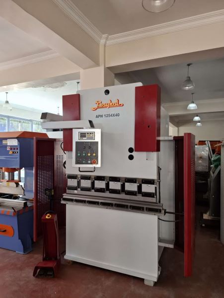 2012 MODEL BAYKAL APH 1250 MM  x 40 Ton x 4 mm NC KONTROLLÜ ABKANT PRES