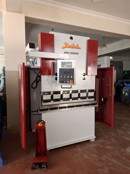 2012 MODEL BAYKAL APH 1250 MM  x 40 Ton x 4 mm NC KONTROLLÜ ABKANT PRES