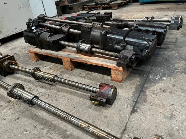 CNC VİDALI MİL VE MOTORLARI