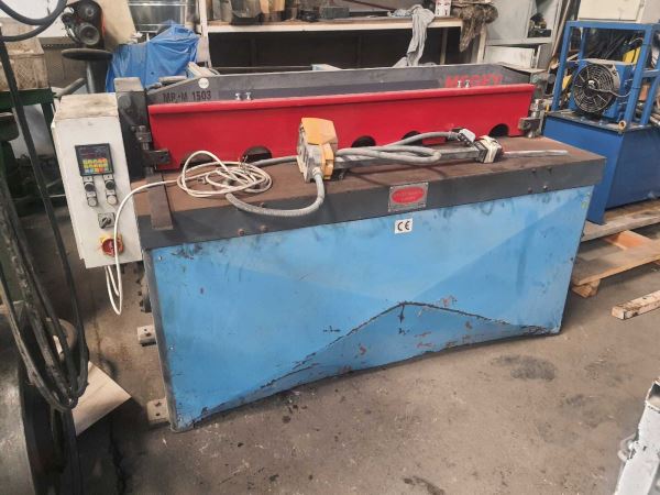 Dijitalli Arka Dayamalı 1500 x 3 Redüktorlü Giyotin Makas