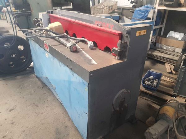 Dijitalli Arka Dayamalı 1500 x 3 Redüktorlü Giyotin Makas