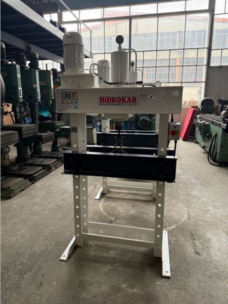 30 TON HİDROLİK ATÖLYE PRESİ
